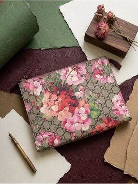 Gucci Supreme Bloom GG Canvas Pouch 💯 authentic